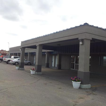 Skyview Swift Current Hotel Exterior photo