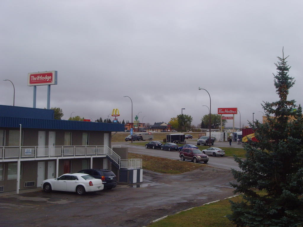 Skyview Swift Current Hotel Exterior photo