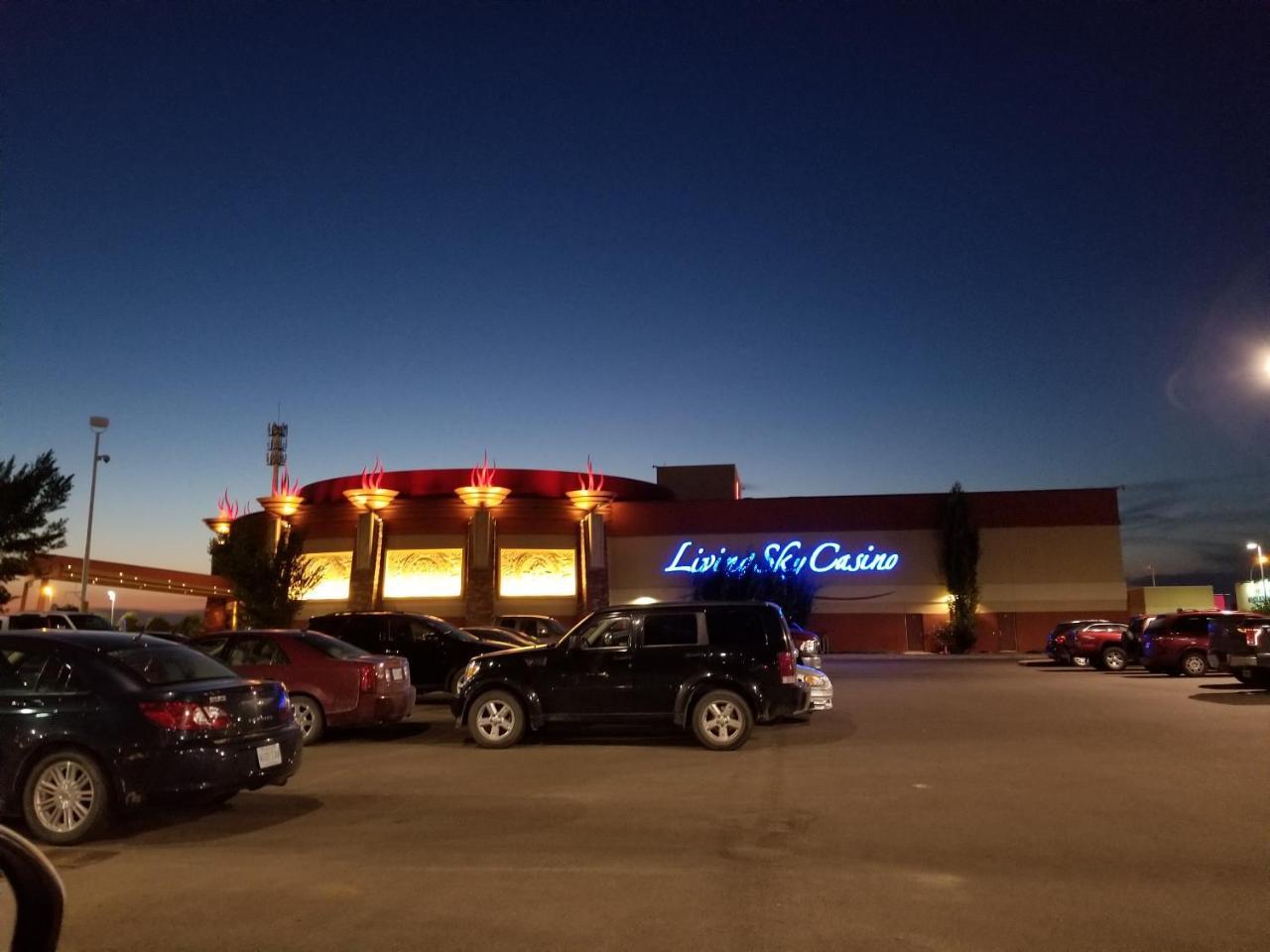 Skyview Swift Current Hotel Exterior photo